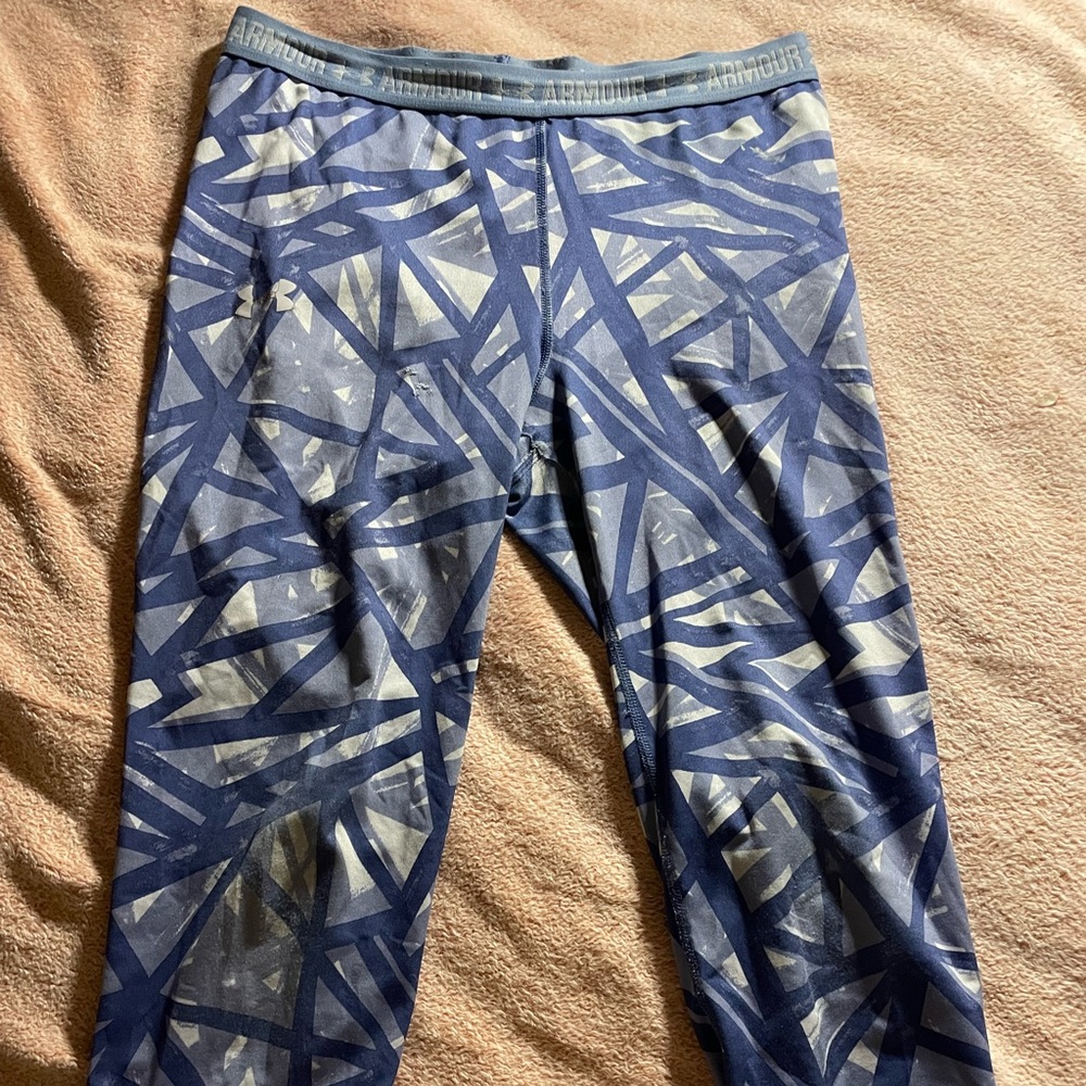 Worn out under armour cropped leggings